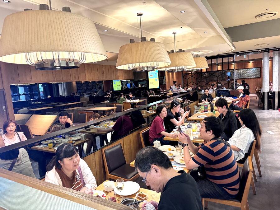 饗食天堂台中大遠百店｜台中吃到飽餐廳推薦，饗食天堂全新改裝，假日有干貝吃到飽 @猴屁的異想世界