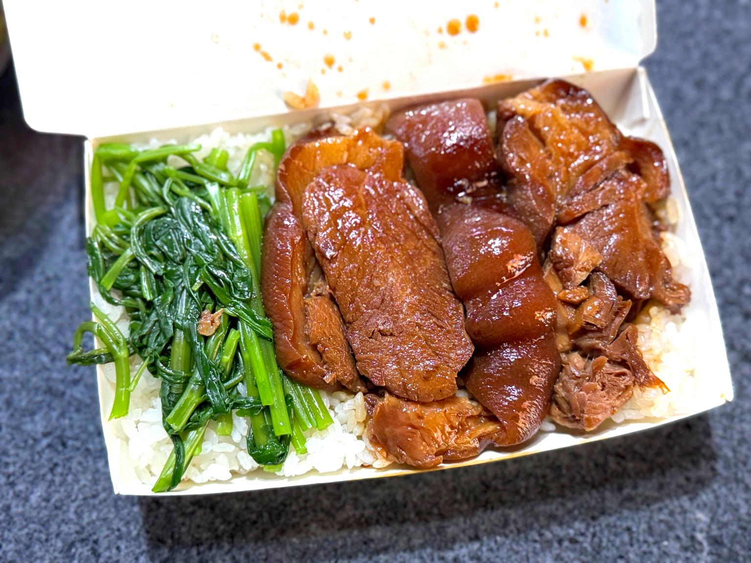 【玉蝶小吃】台中宵夜推薦！腿庫飯超入味、皮蛋豆腐清爽開胃（附菜單）