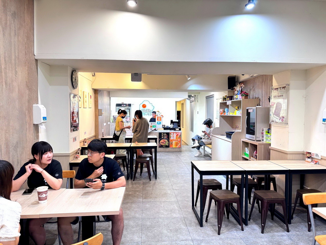 【早到晚到台中逢甲店】夜貓族宵夜天堂！必吃超濃郁新加坡叻沙意麵，還有芋泥蛋餅 @猴屁的異想世界