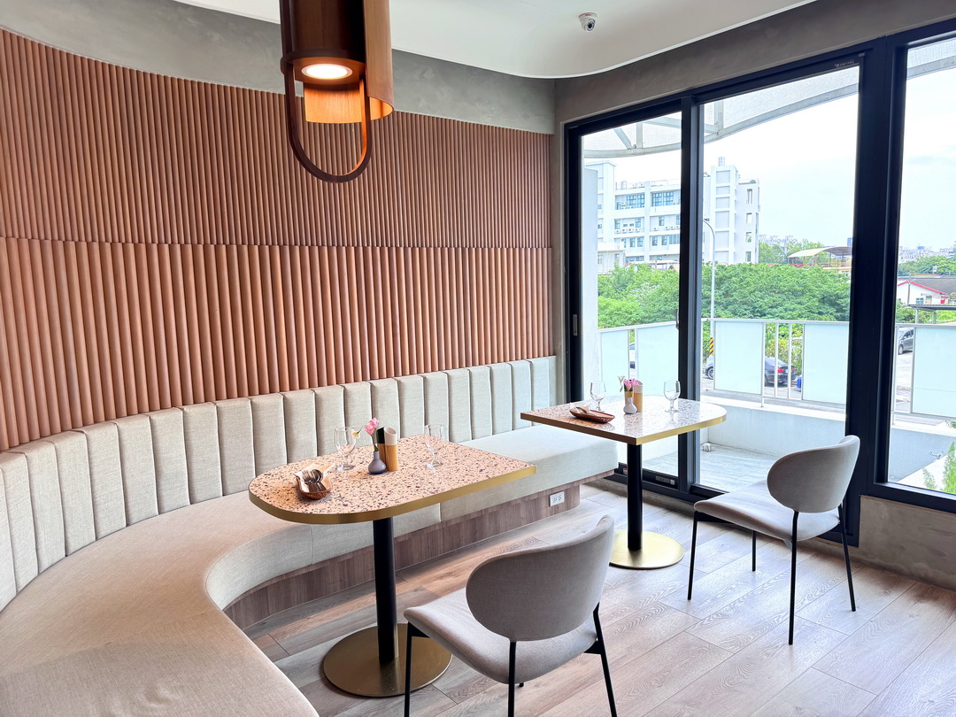 【Les aqua水相餐聚苑】台中超美韓系玻璃屋餐廳，麵包免費續，壽星還送蛋糕＋照片超浮誇 @猴屁的異想世界