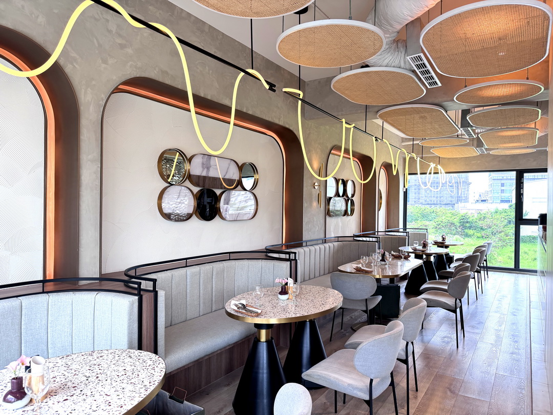【Les aqua水相餐聚苑】台中超美韓系玻璃屋餐廳，麵包免費續，壽星還送蛋糕＋照片超浮誇 @猴屁的異想世界