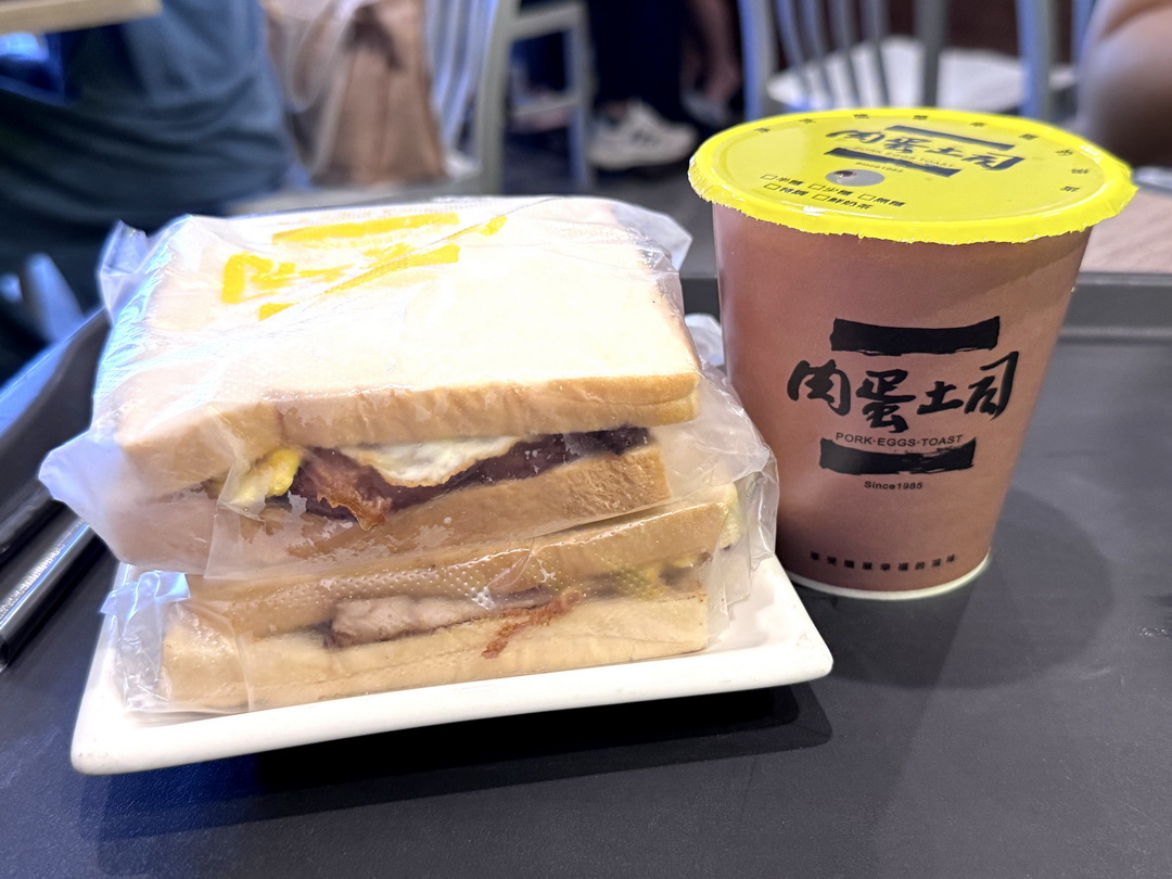 【台中肉蛋吐司】凌晨就開賣的超人氣排隊早餐店，招牌肉蛋吐司必點 @猴屁的異想世界