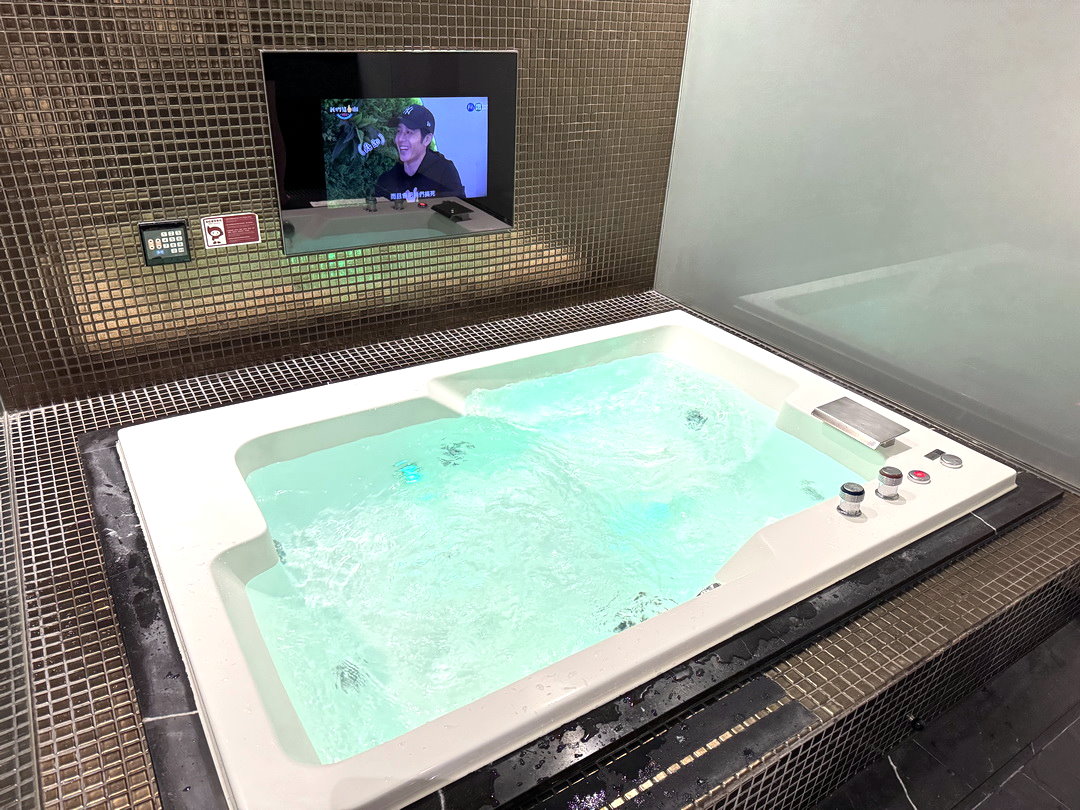 歐遊國際連鎖精品旅館新莊館｜獨立車庫、超大浴缸房型開箱！附早餐吃到飽超划算 @猴屁的異想世界