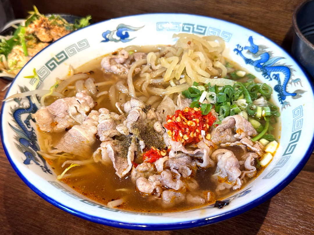 【老棠酸辣粉】台中酸辣粉推薦，麻辣燙串串只要13元！必吃牛肉酸辣粉、口水雞、蒜泥白肉超夠味 @猴屁的異想世界