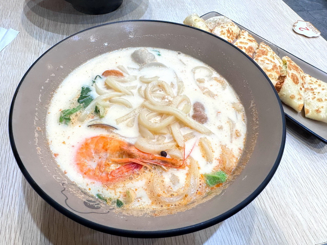 【早到晚到台中逢甲店】夜貓族宵夜天堂！必吃超濃郁新加坡叻沙意麵，還有芋泥蛋餅 @猴屁的異想世界