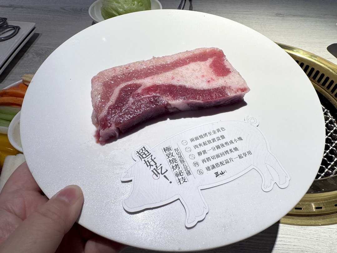 三山燒肉文心店｜台中和牛燒肉推薦，當月壽星整桌9折，營業到凌晨的高質感燒肉店 @猴屁的異想世界