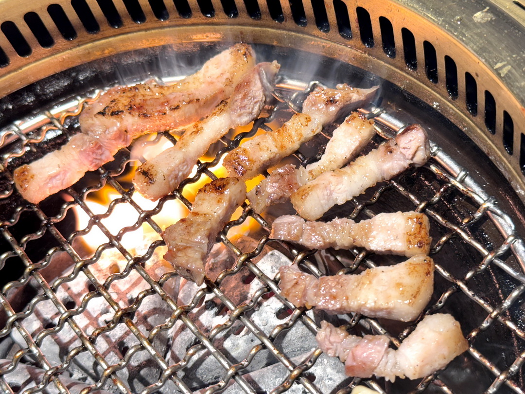 三山燒肉文心店｜台中和牛燒肉推薦，當月壽星整桌9折，營業到凌晨的高質感燒肉店 @猴屁的異想世界