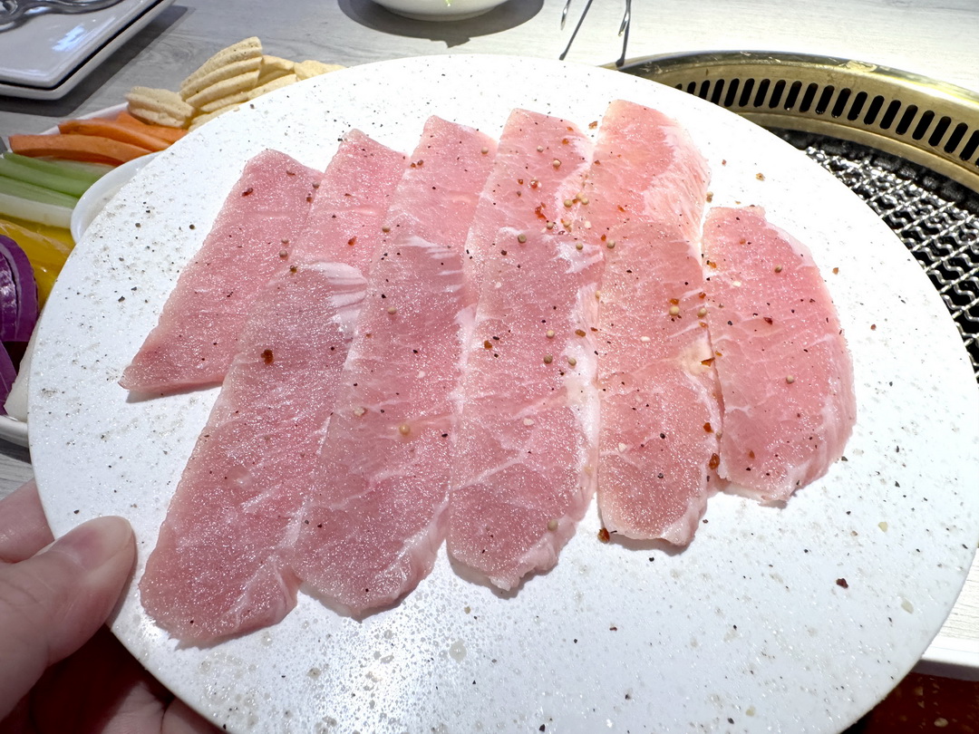 三山燒肉文心店｜台中和牛燒肉推薦，當月壽星整桌9折，營業到凌晨的高質感燒肉店 @猴屁的異想世界