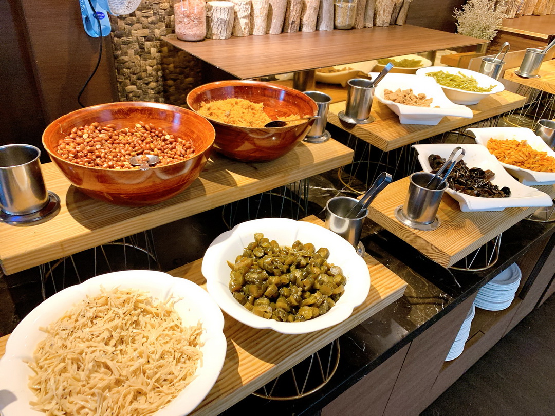 大板根森林溫泉酒店早餐介紹｜中西式自助吃到飽，滷肉飯、荷包蛋、麵包甜點通通有！ @猴屁的異想世界