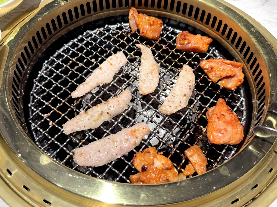 三山燒肉文心店｜台中和牛燒肉推薦，當月壽星整桌9折，營業到凌晨的高質感燒肉店 @猴屁的異想世界
