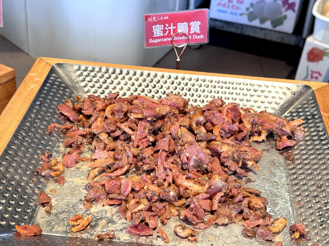【羽葉麻辣火鍋三重都會館】只要539元起就能爽吃海陸鍋物自助百匯！壽星、長輩還有優惠！ @猴屁的異想世界