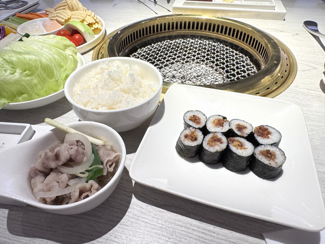 三山燒肉文心店｜台中和牛燒肉推薦，當月壽星整桌9折，營業到凌晨的高質感燒肉店 @猴屁的異想世界