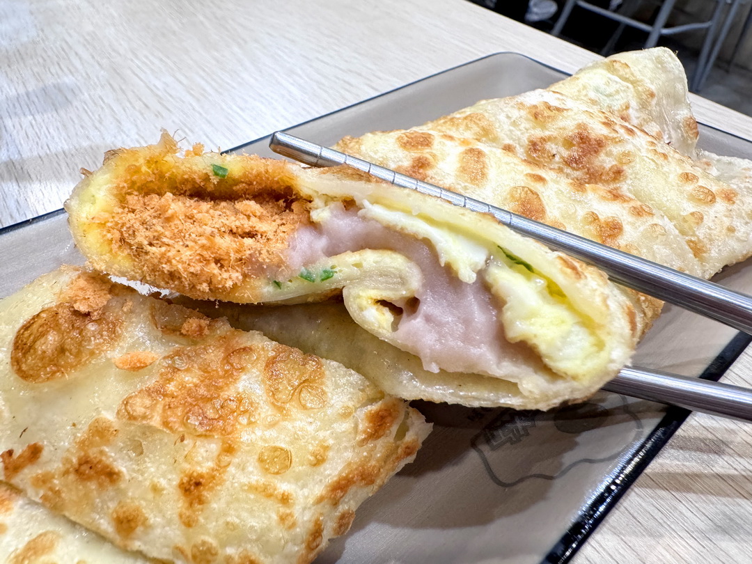【早到晚到台中逢甲店】夜貓族宵夜天堂！必吃超濃郁新加坡叻沙意麵，還有芋泥蛋餅 @猴屁的異想世界