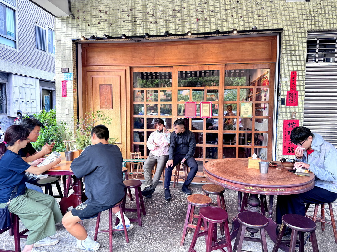 【老棠酸辣粉】台中酸辣粉推薦，麻辣燙串串只要13元！必吃牛肉酸辣粉、口水雞、蒜泥白肉超夠味 @猴屁的異想世界