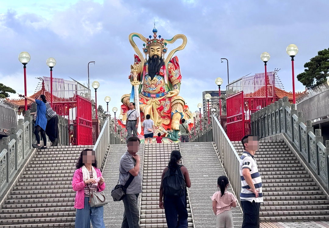 左營元帝廟北極亭｜高雄蓮池潭超巨大玄天上帝神像，金雞招財蛋＆求籤機好玩又靈驗！ @猴屁的異想世界