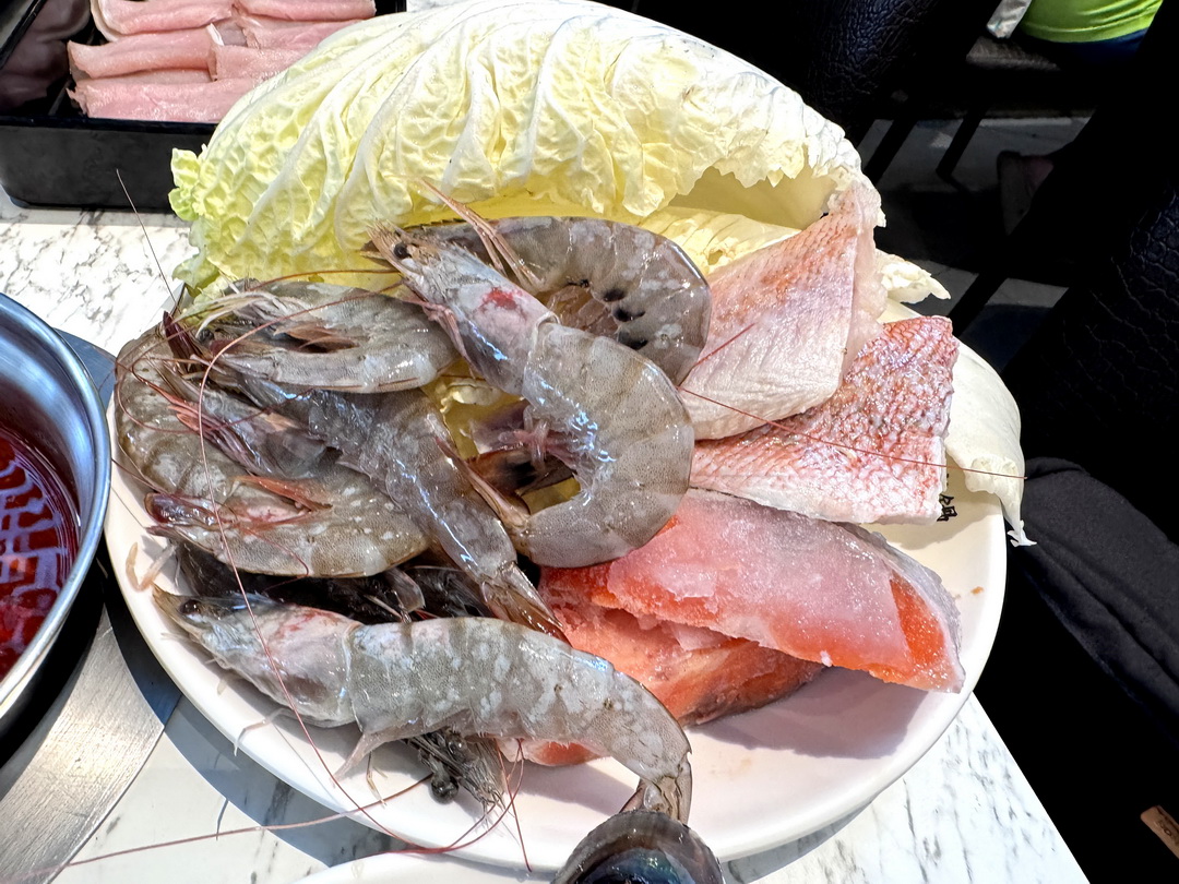 【羽葉麻辣火鍋三重都會館】只要539元起就能爽吃海陸鍋物自助百匯！壽星、長輩還有優惠！ @猴屁的異想世界