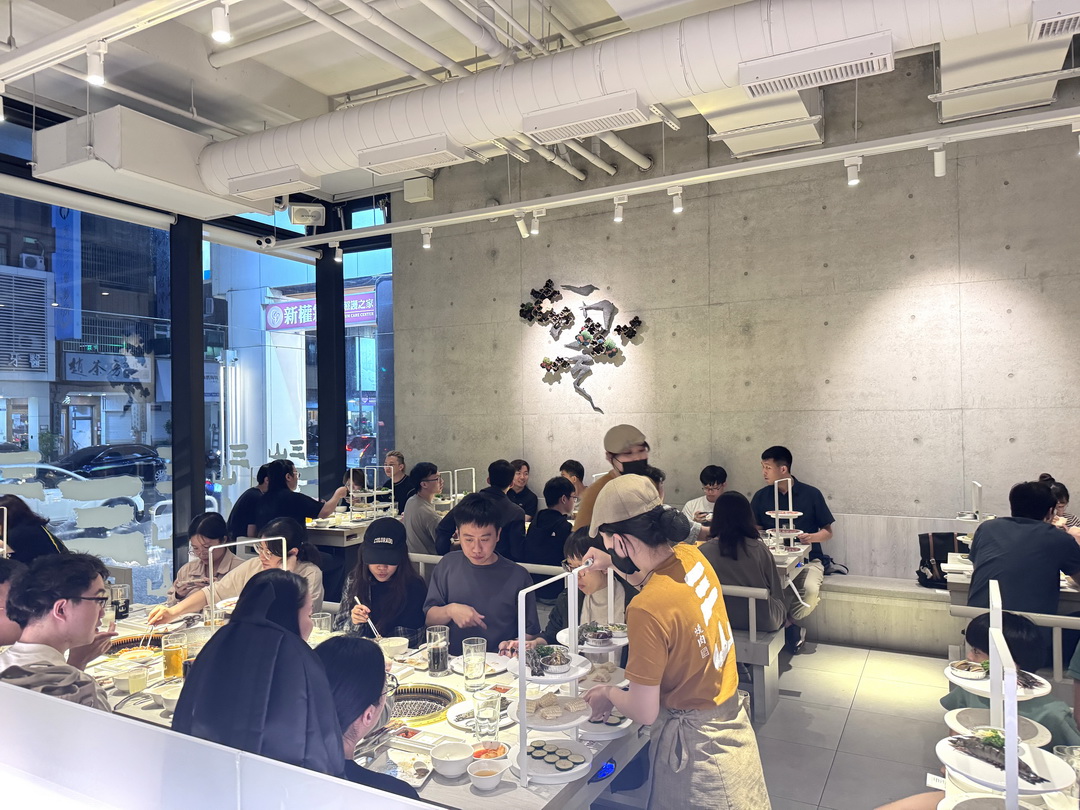 三山燒肉文心店｜台中和牛燒肉推薦，當月壽星整桌9折，營業到凌晨的高質感燒肉店 @猴屁的異想世界