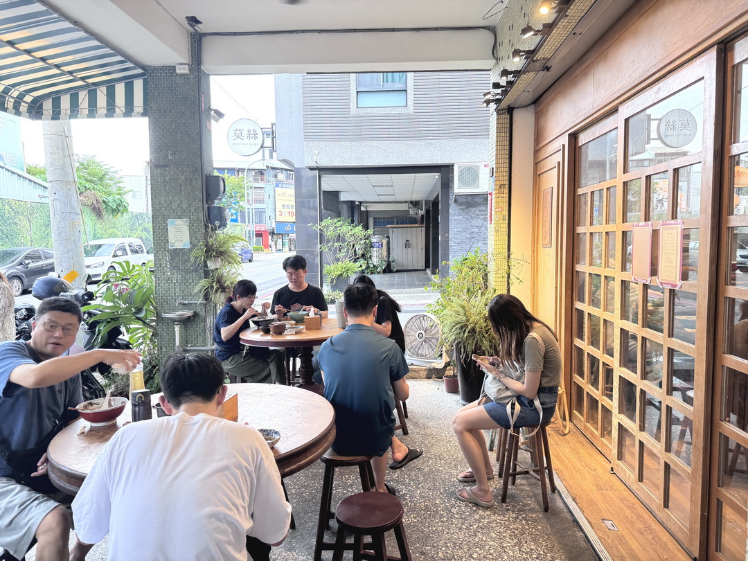 【老棠酸辣粉】台中酸辣粉推薦，麻辣燙串串只要13元！必吃牛肉酸辣粉、口水雞、蒜泥白肉超夠味 @猴屁的異想世界