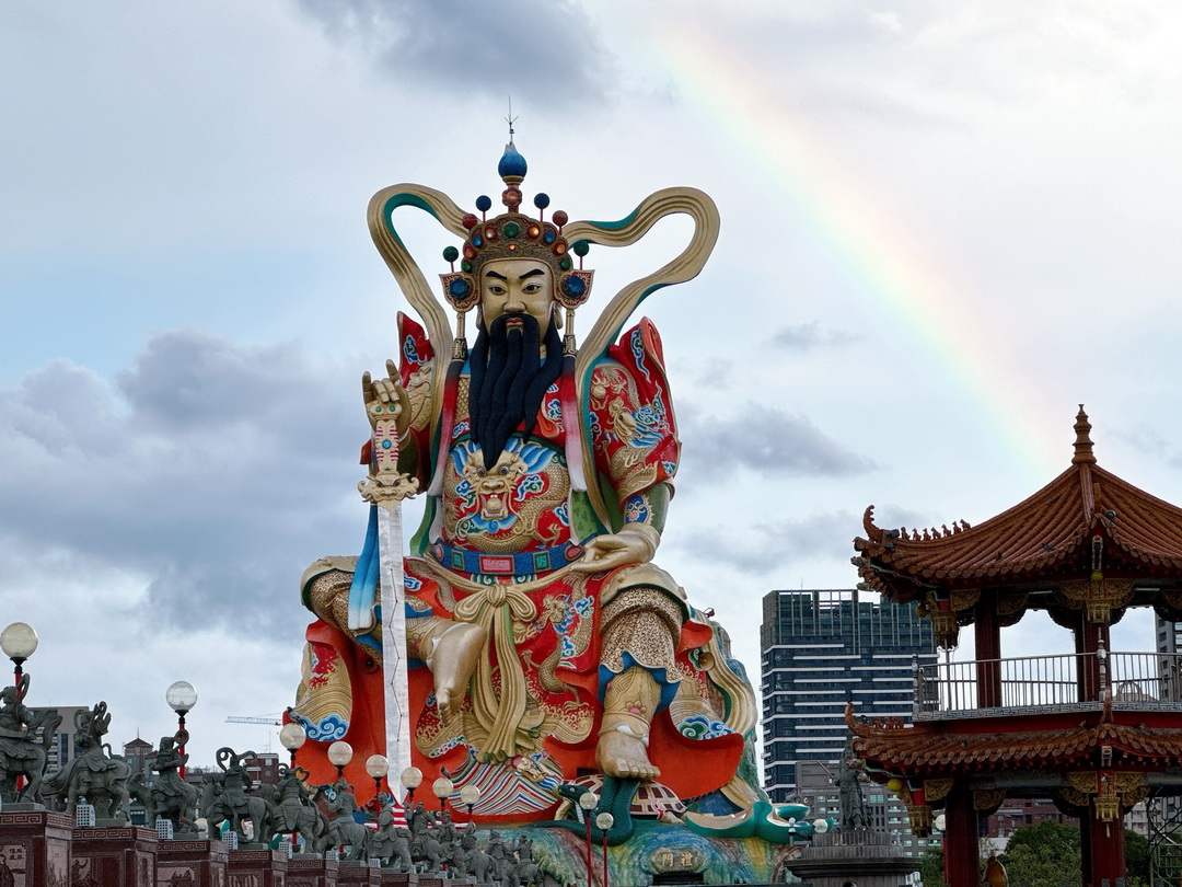 左營元帝廟北極亭｜高雄蓮池潭超巨大玄天上帝神像，金雞招財蛋＆求籤機好玩又靈驗！ @猴屁的異想世界