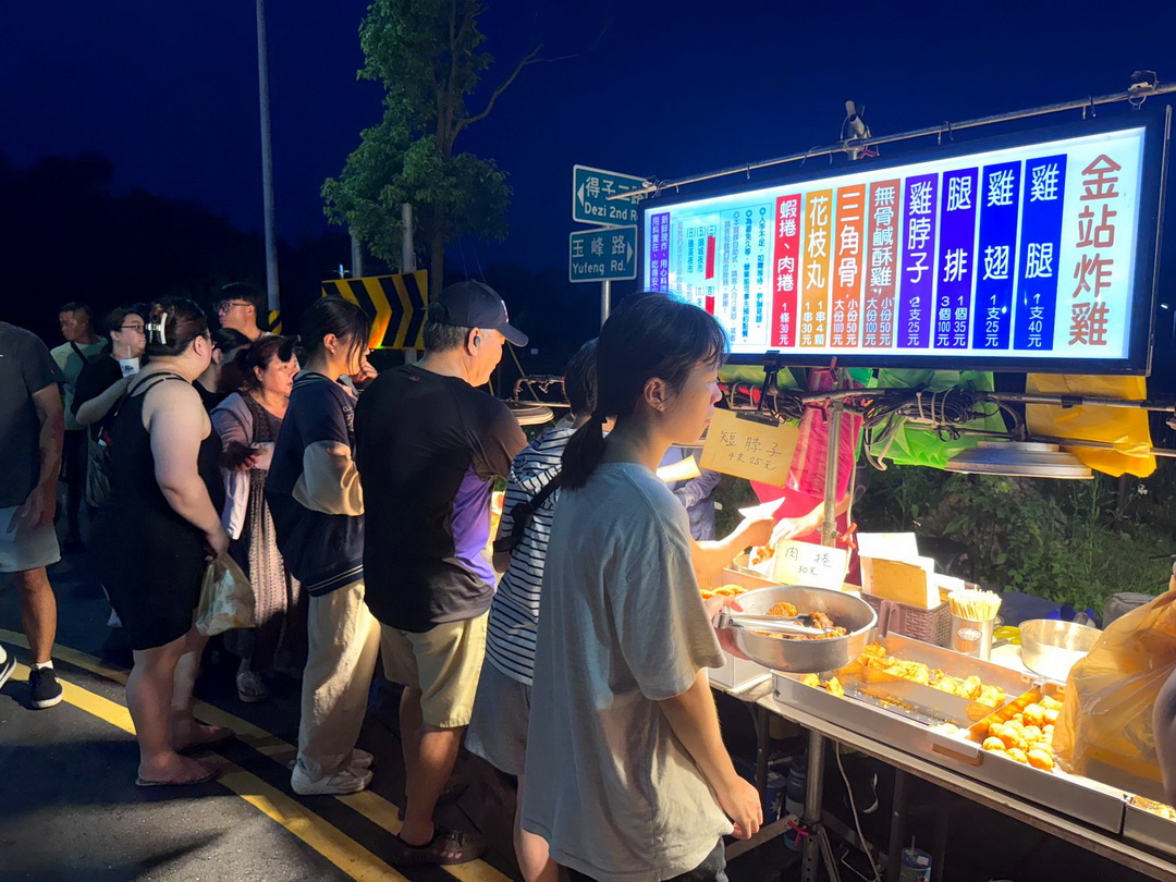 礁溪溫泉夜市搬新家！宜蘭全新夜市必吃美食攻略，週日限定夜市更好逛！ @猴屁的異想世界