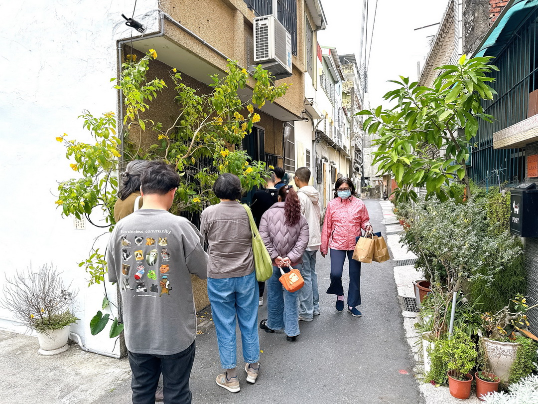 【於是麵包】台南隱藏版人氣麵包店，每週只開四天，可可捲大排長龍必吃 @猴屁的異想世界