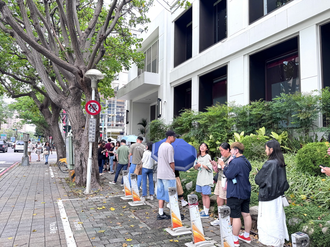 【DAYKEY DONUT】台中新開幕日式生甜甜圈專門店，爆餡甜甜圈大排長龍，附菜單必吃口味推薦！ @猴屁的異想世界
