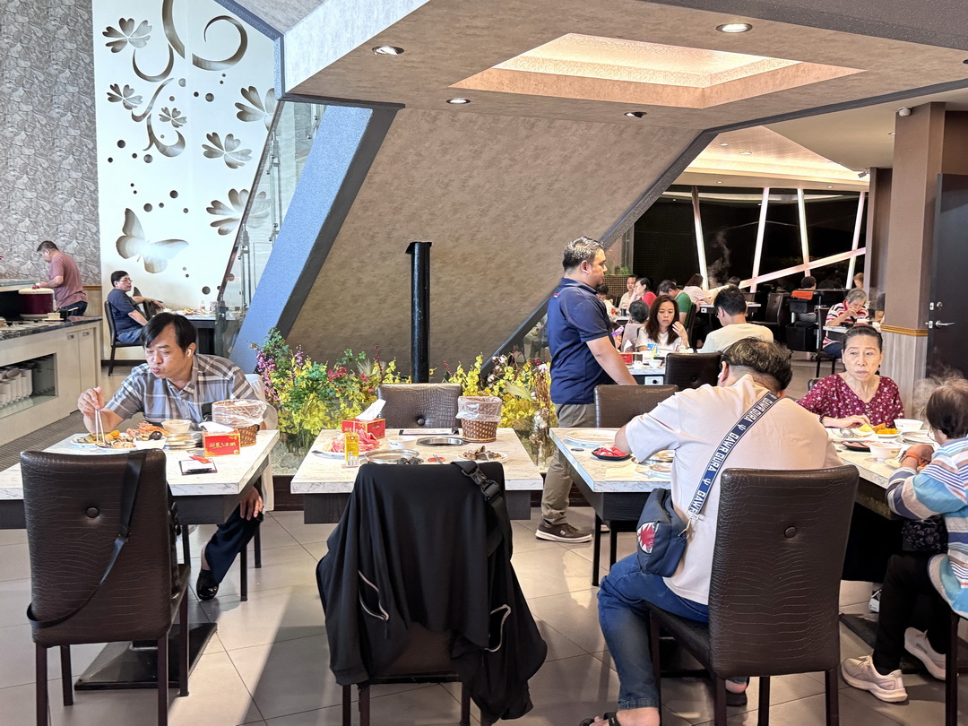 【羽葉麻辣火鍋三重都會館】只要539元起就能爽吃海陸鍋物自助百匯！壽星、長輩還有優惠！ @猴屁的異想世界