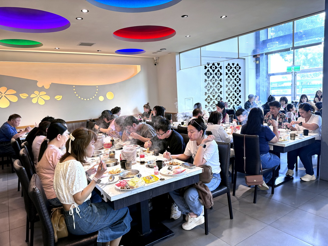 【羽葉麻辣火鍋三重都會館】只要539元起就能爽吃海陸鍋物自助百匯！壽星、長輩還有優惠！ @猴屁的異想世界