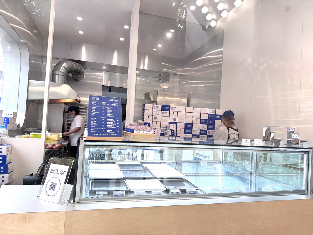 【DAYKEY DONUT】台中新開幕日式生甜甜圈專門店，爆餡甜甜圈大排長龍，附菜單必吃口味推薦！ @猴屁的異想世界