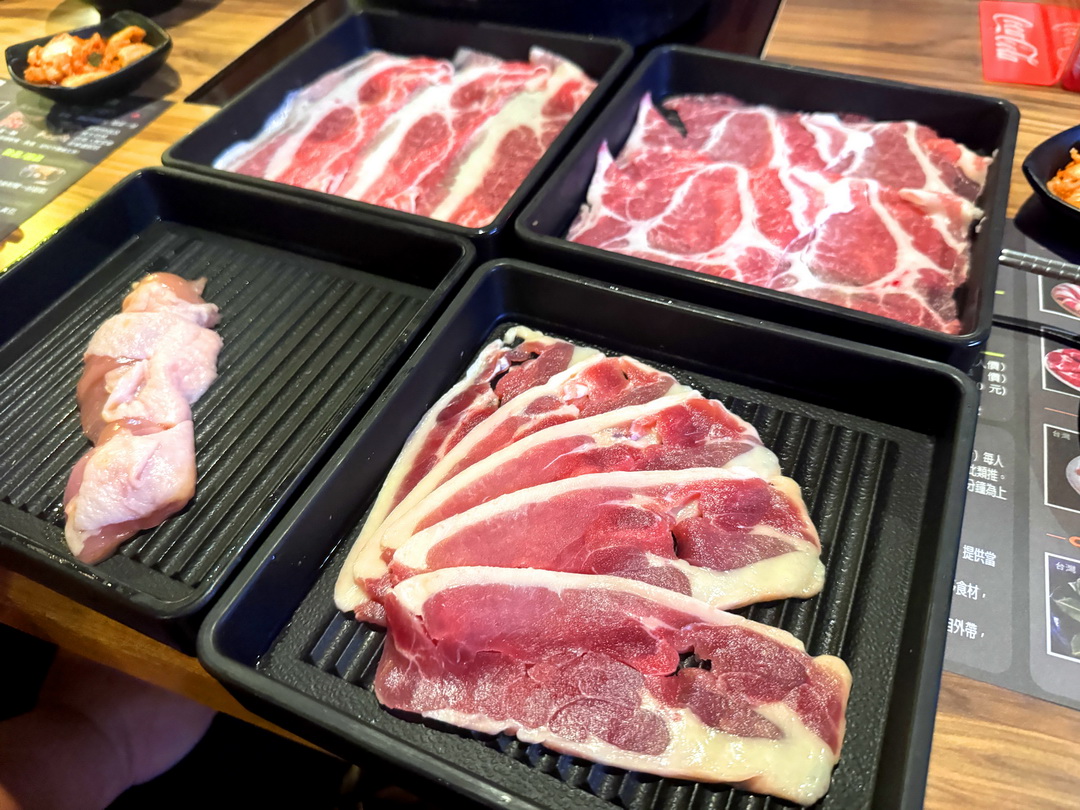 【板橋品鼎殿日式壽喜燒】板橋壽喜燒吃到飽推薦，肉品無限點、壽星優惠超划算！ @猴屁的異想世界