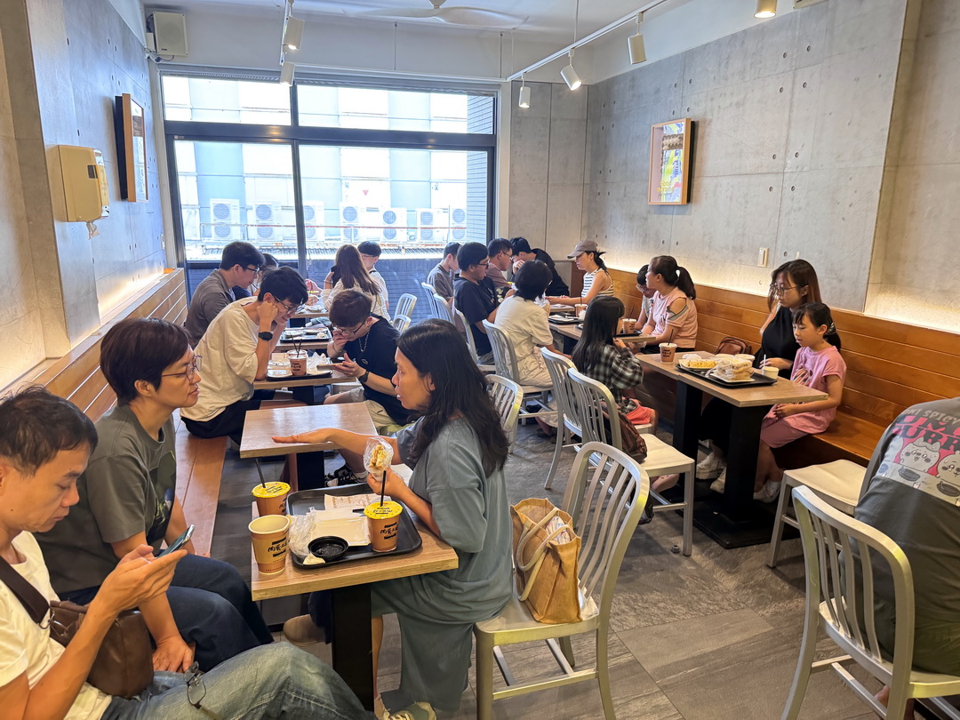 【台中肉蛋吐司】凌晨就開賣的超人氣排隊早餐店，招牌肉蛋吐司必點 @猴屁的異想世界