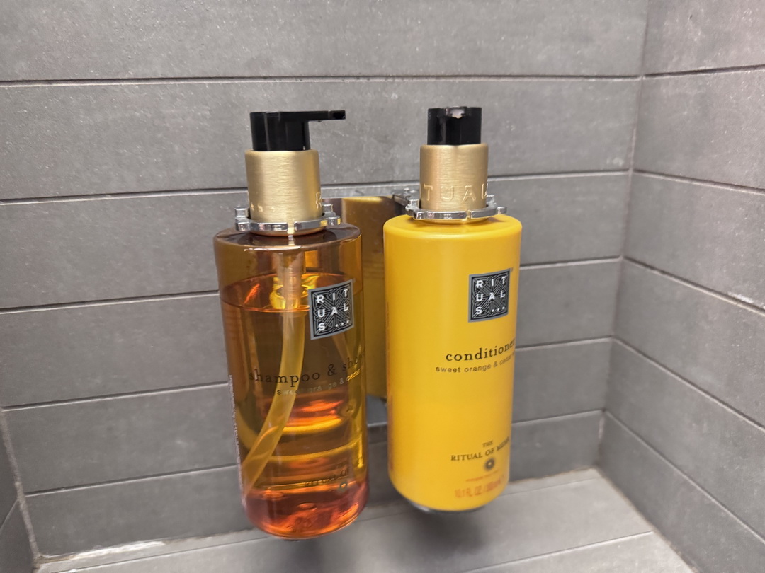 香港灣仔88酒店住宿推薦｜地鐵步行3分鐘超方便，設計感十足近甘牌燒鵝＆再興燒臘名店！ @猴屁的異想世界