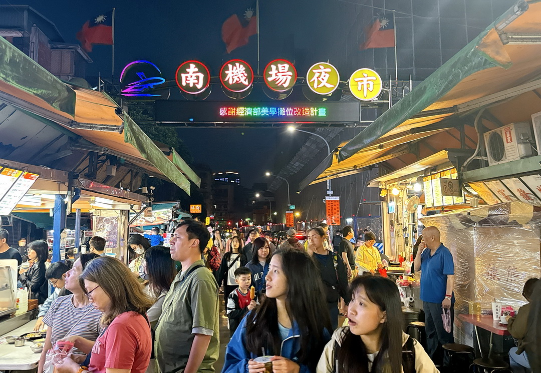 南機場夜市美食｜12間必吃人氣小吃推薦，米其林必比登臭豆腐、蚵嗲、沙威瑪、滷肉飯、炸雞通通有