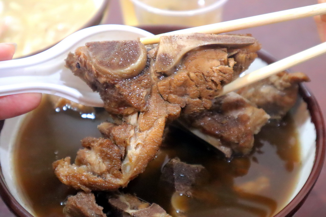 【古早時代現炒鴨肉羹】嘉義宵夜美食推薦，藥燉排骨、生炒鴨肉羹必吃，在地人激推小吃！ @猴屁的異想世界