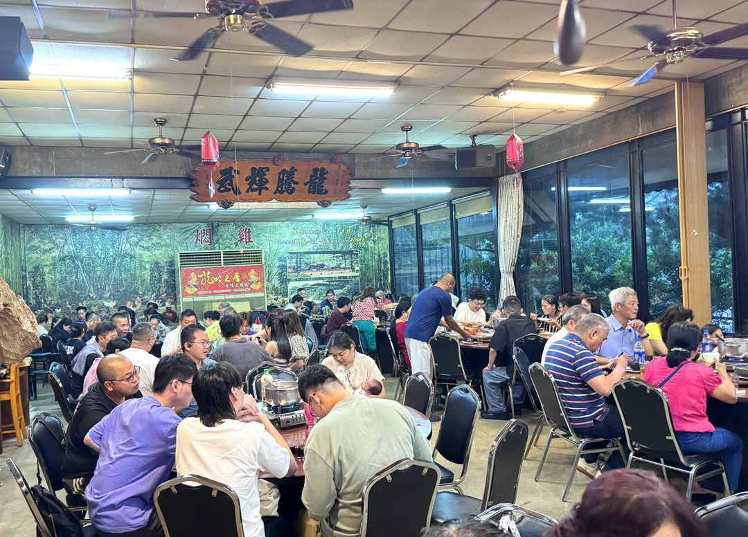 龍之居土雞城｜台中北屯合菜推薦！5000元合菜10道菜超澎湃，招牌甕仔雞、鳳梨蝦球必吃 @猴屁的異想世界