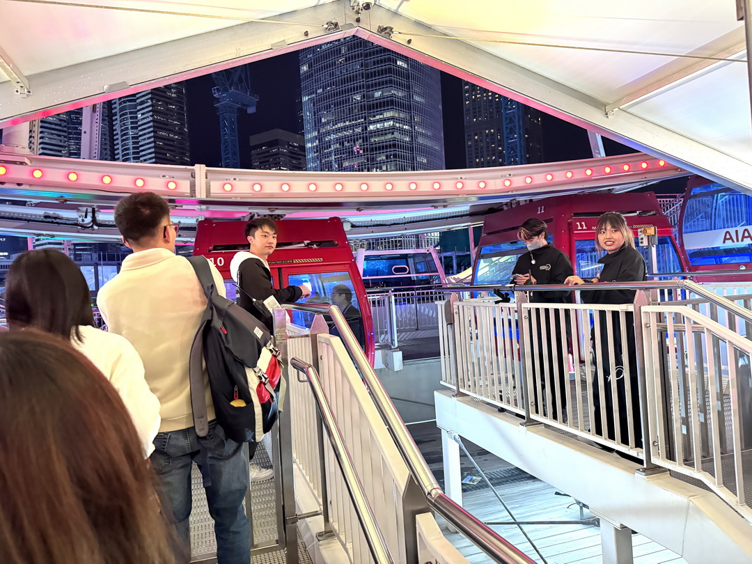 香港摩天輪｜中環必玩景點！20元港幣搭上高空賞維多利亞港夜景，還有可愛造景好拍好玩 @猴屁的異想世界