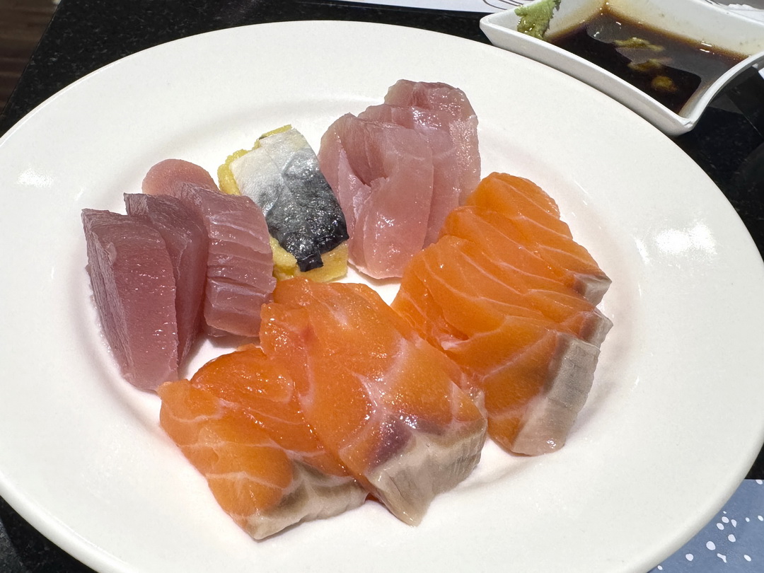【新竹老爺酒店Le Café自助餐】氣派裝潢高質感Buffet，必吃爐烤牛排、生魚片、哈根達斯！ @猴屁的異想世界