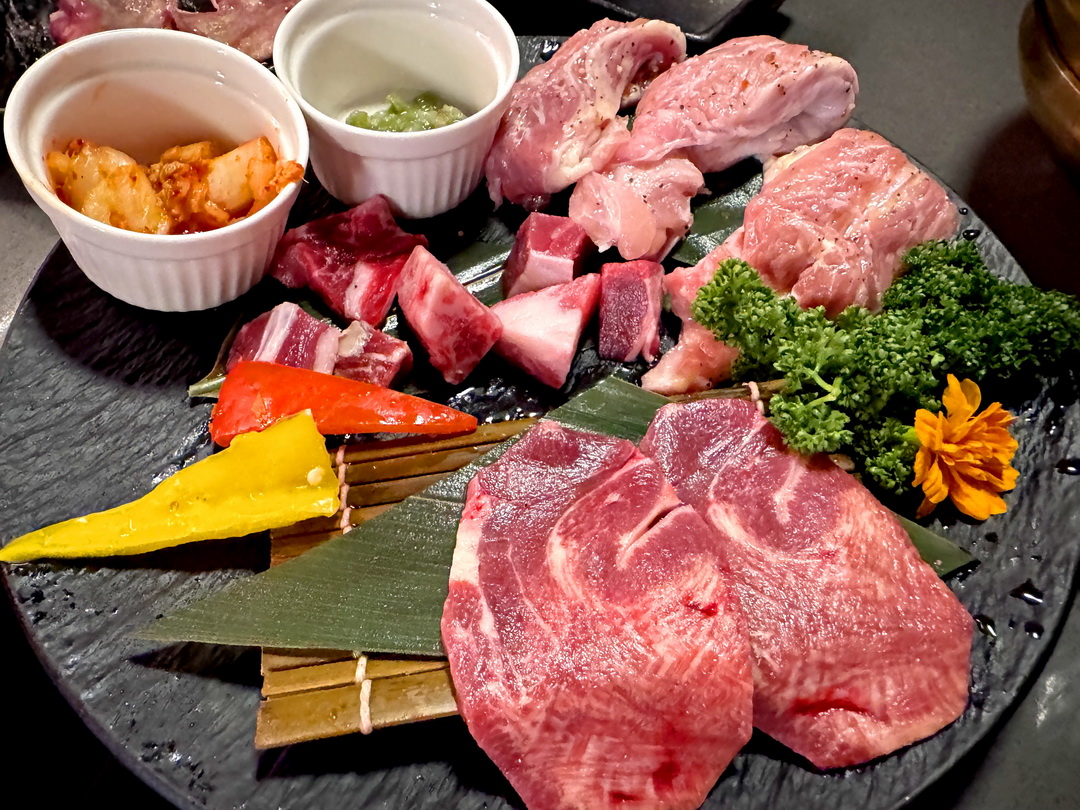 【紅桧燒肉鍋物】太平高質感單點燒肉，火鍋料自助吧吃到飽＋調酒喝到飽 @猴屁的異想世界
