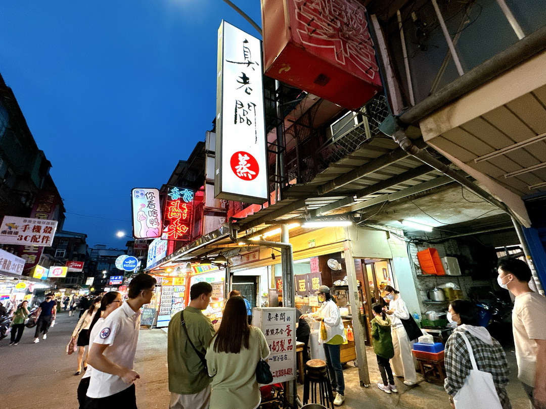 南機場夜市美食｜12間必吃人氣小吃推薦，米其林必比登臭豆腐、蚵嗲、沙威瑪、滷肉飯、炸雞通通有 @猴屁的異想世界