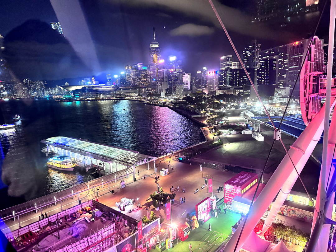 香港摩天輪｜中環必玩景點！20元港幣搭上高空賞維多利亞港夜景，還有可愛造景好拍好玩 @猴屁的異想世界