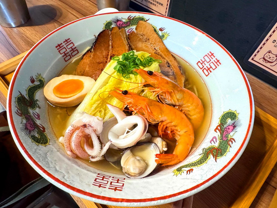 【島之麵屋】台中西區拉麵推薦，淡麗系鹽味海鮮拉麵超澎湃，學生價199元超佛心！ @猴屁的異想世界