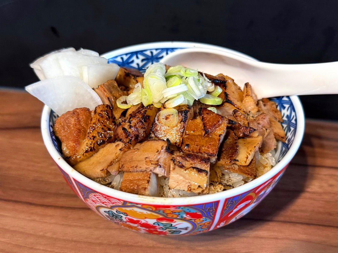 【島之麵屋】台中西區拉麵推薦，淡麗系鹽味海鮮拉麵超澎湃，學生價199元超佛心！ @猴屁的異想世界