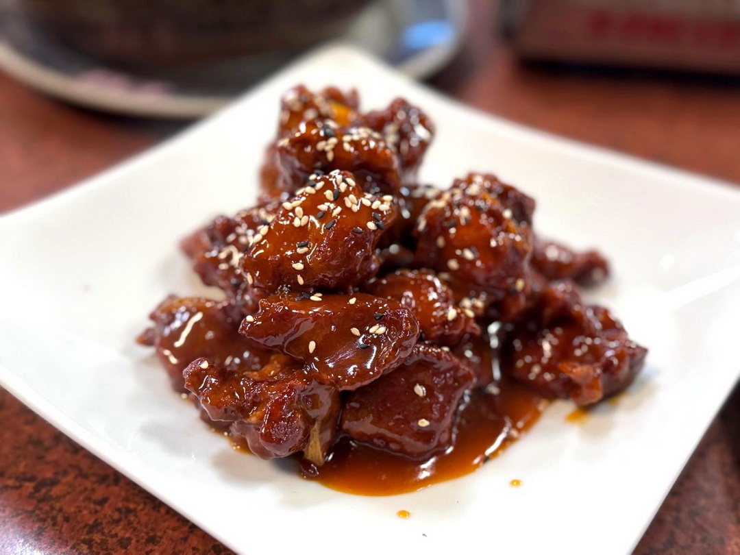 龍之居土雞城｜台中北屯合菜推薦！5000元合菜10道菜超澎湃，招牌甕仔雞、鳳梨蝦球必吃 @猴屁的異想世界