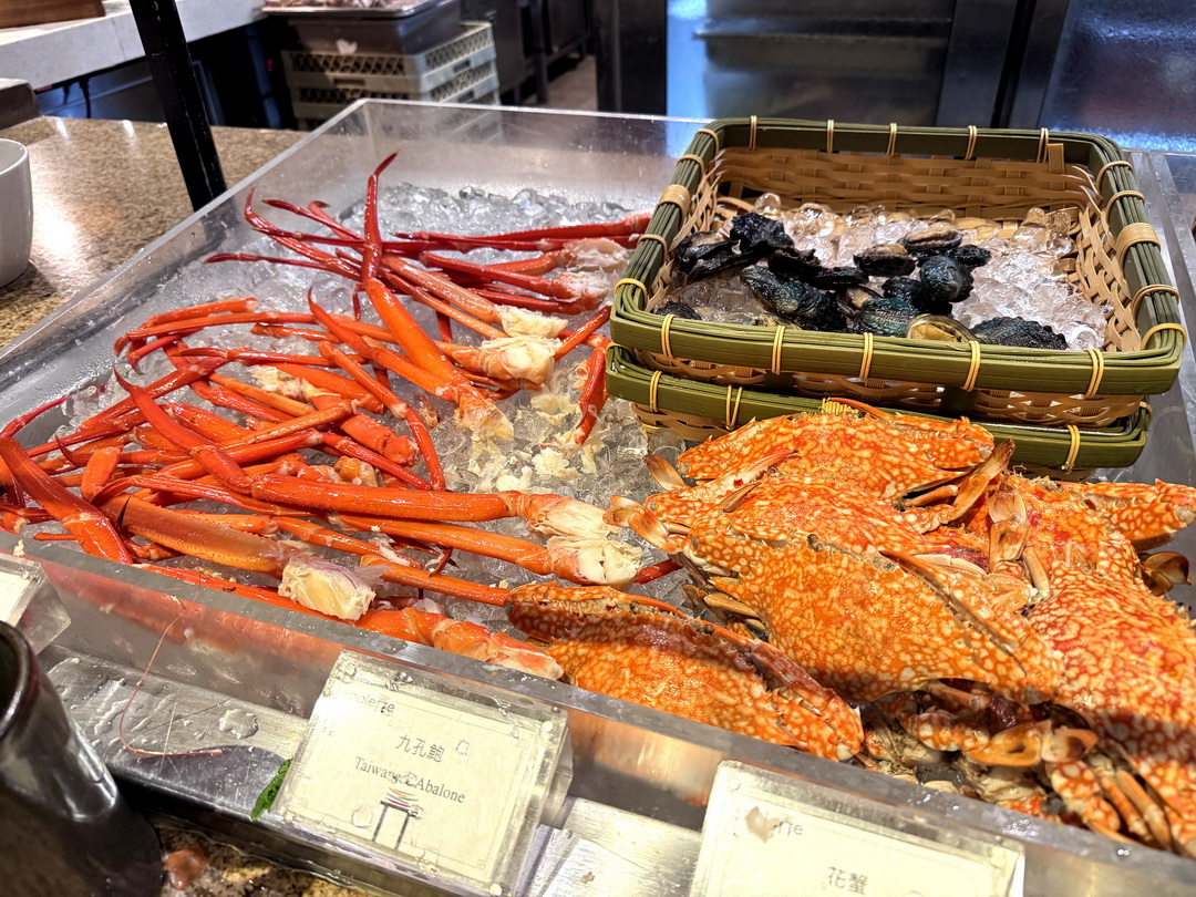 彩匯自助餐廳｜美福大飯店高級Buffet吃到飽推薦，牛排龍蝦干貝生蠔甜點酒水無限爽吃！ @猴屁的異想世界