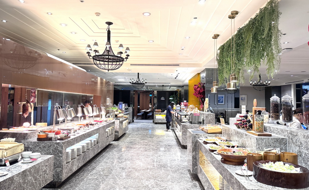 【新竹老爺酒店Le Café自助餐】氣派裝潢高質感Buffet，必吃爐烤牛排、生魚片、哈根達斯！ @猴屁的異想世界