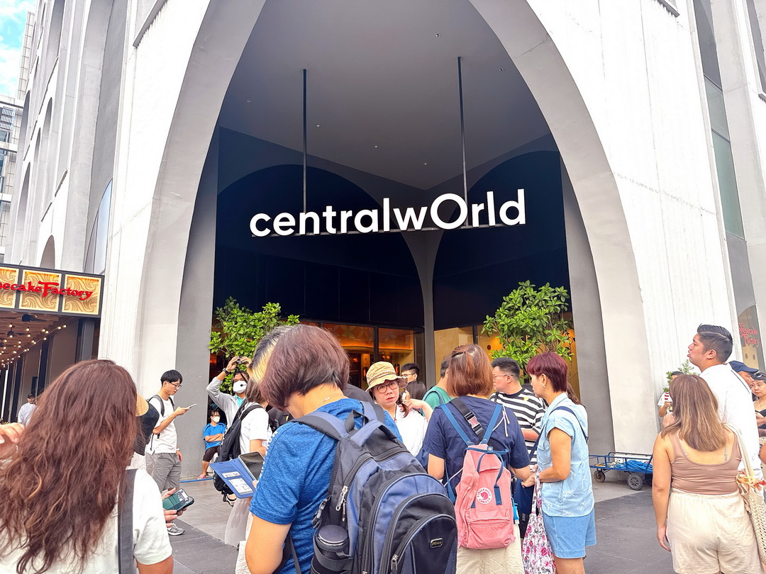 泰國北碧府一日遊｜野生動物園餵老虎獅子、看大象鱷魚表演，雨中漫步死亡鐵路＆桂河大橋 @猴屁的異想世界