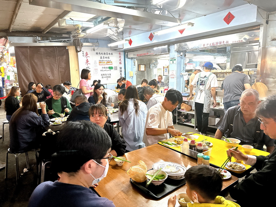 南機場夜市美食｜12間必吃人氣小吃推薦，米其林必比登臭豆腐、蚵嗲、沙威瑪、滷肉飯、炸雞通通有 @猴屁的異想世界