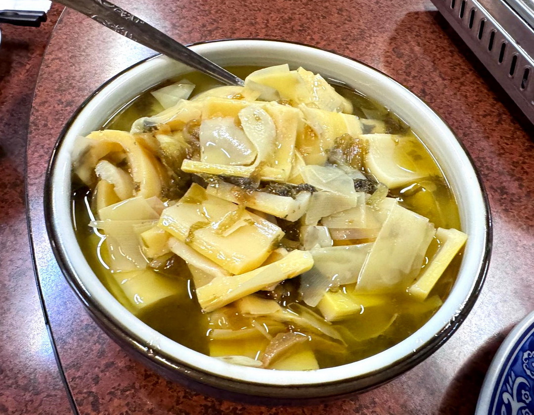 龍之居土雞城｜台中北屯合菜推薦！5000元合菜10道菜超澎湃，招牌甕仔雞、鳳梨蝦球必吃 @猴屁的異想世界