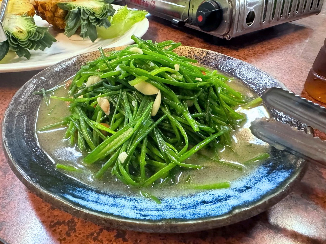 龍之居土雞城｜台中北屯合菜推薦！5000元合菜10道菜超澎湃，招牌甕仔雞、鳳梨蝦球必吃 @猴屁的異想世界