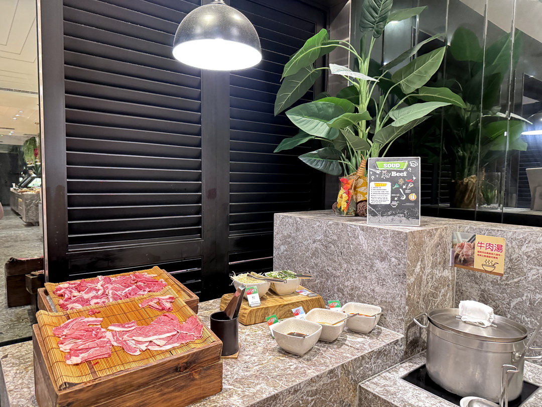 【新竹老爺酒店Le Café自助餐】氣派裝潢高質感Buffet，必吃爐烤牛排、生魚片、哈根達斯！ @猴屁的異想世界